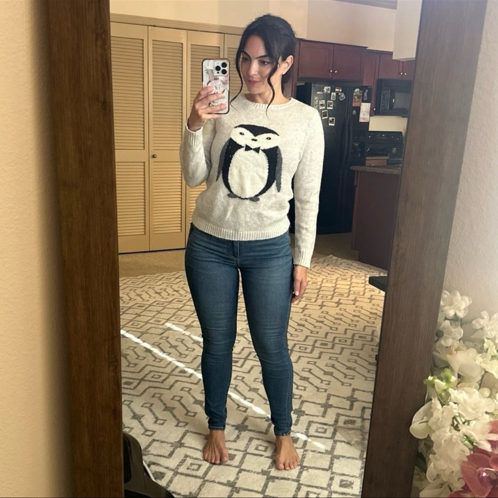 Forever 21 Penguin Sweater Sz M (Fits S/M) - Gray/Off-White